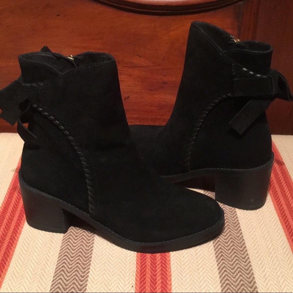 NWOT UGG women’s fraise whipstitch bow boots